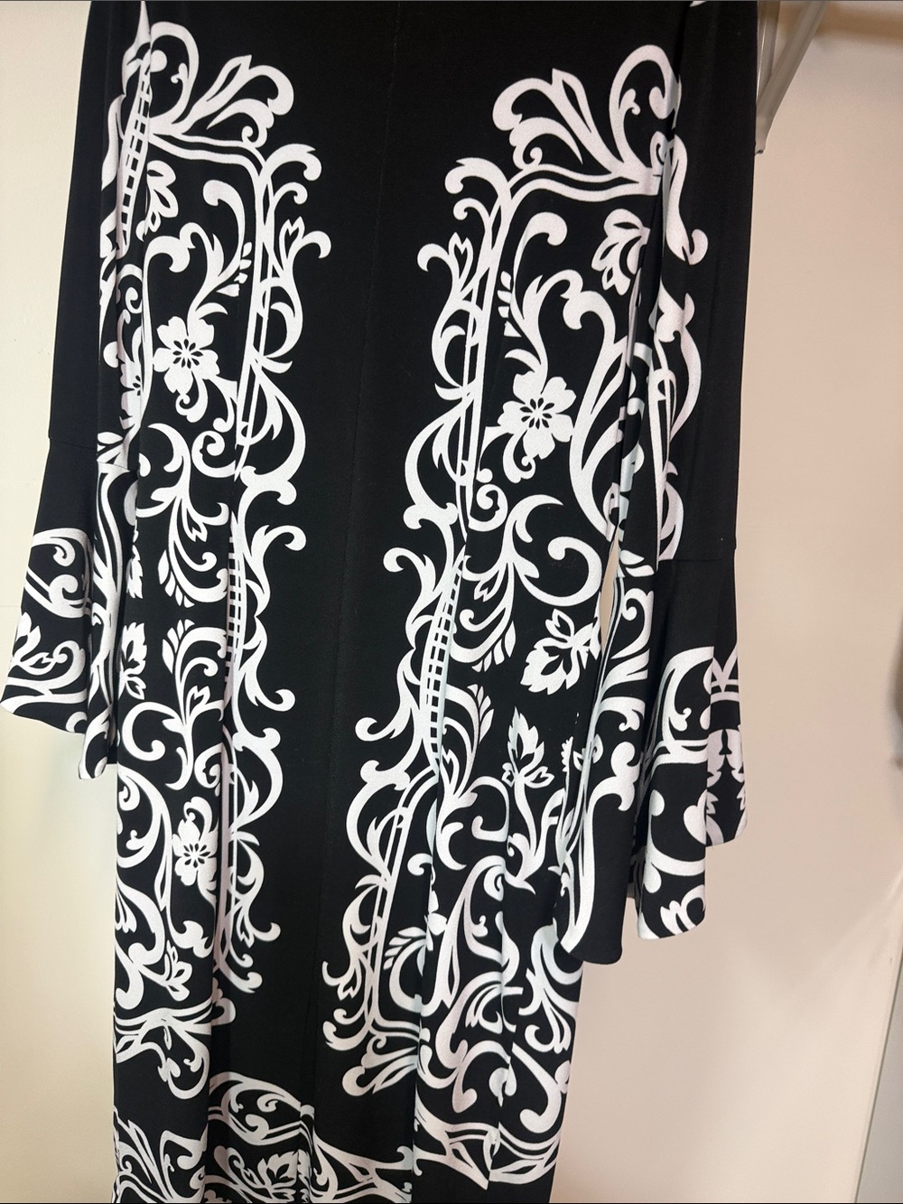 INC Black & White Scroll-Print Bell Sleeve Dress - Picture 2 of 4